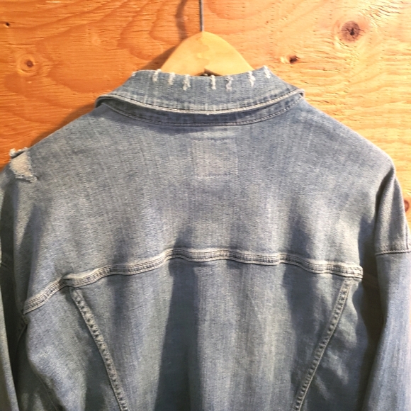 Women’s torrid 2 Medium Wash Distressed Denim Trucker Jacket 2X 18/20 - Picture 6 of 8